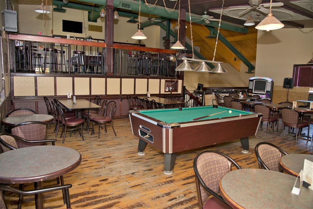 Canadas Best Value Inn Вайткорт Ресторан фото