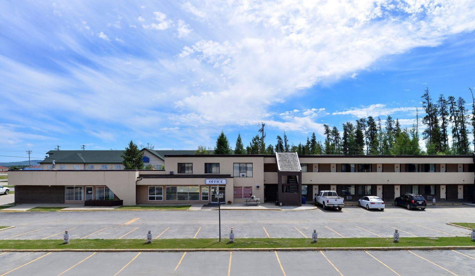 Canadas Best Value Inn Вайткорт Екстер'єр фото